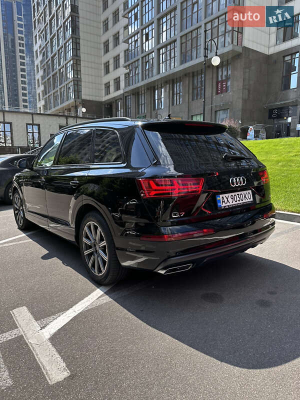 Внедорожник / Кроссовер Audi Q7 2017 в Киеве