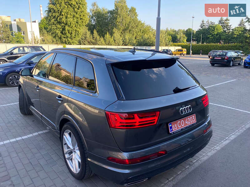 Позашляховик / Кросовер Audi Q7 2016 в Луцьку