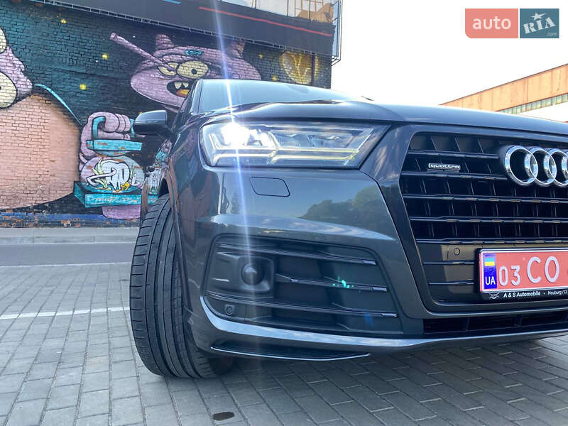Позашляховик / Кросовер Audi Q7 2016 в Луцьку