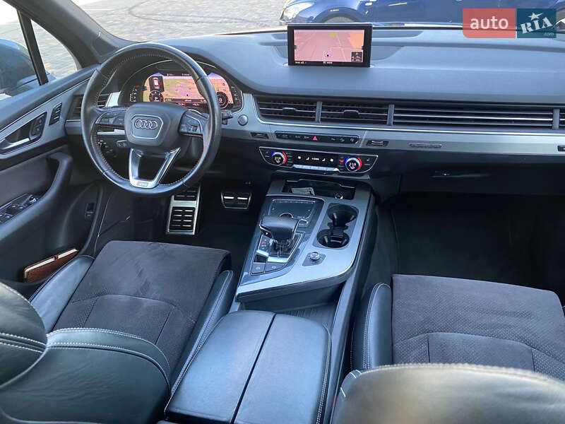 Позашляховик / Кросовер Audi Q7 2016 в Луцьку