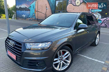 Позашляховик / Кросовер Audi Q7 2016 в 