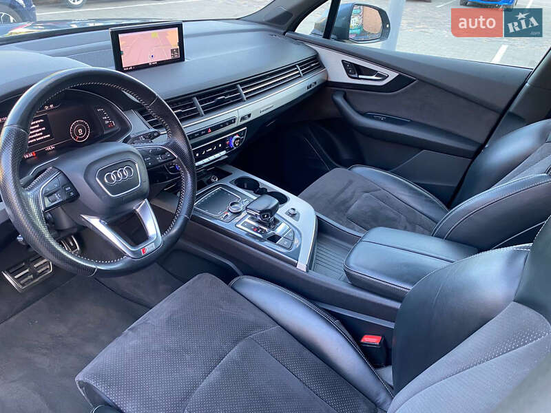 Позашляховик / Кросовер Audi Q7 2016 в Луцьку