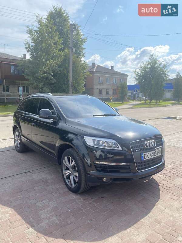 Внедорожник / Кроссовер Audi Q7 2007 в Рокитном