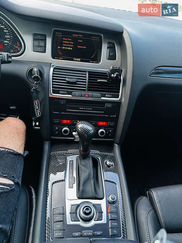 Позашляховик / Кросовер Audi Q7 2010 в Стрию