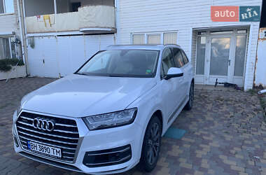 Внедорожник / Кроссовер Audi Q7 2017 в 