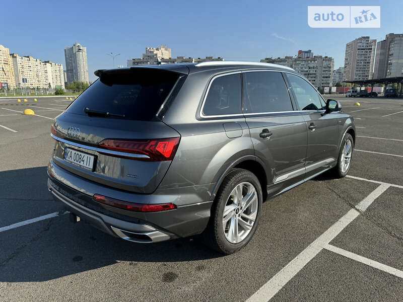 Позашляховик / Кросовер Audi Q7 2021 в Києві