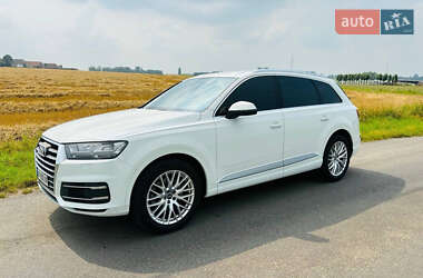 Внедорожник / Кроссовер Audi Q7 2017 в 