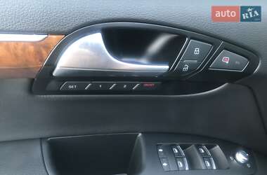 Позашляховик / Кросовер Audi Q7 2013 в 