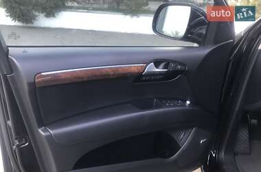 Позашляховик / Кросовер Audi Q7 2013 в 