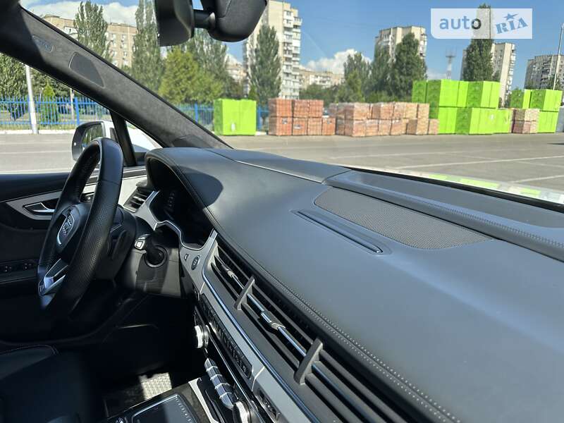 Позашляховик / Кросовер Audi Q7 2016 в Черкасах