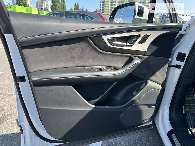 Позашляховик / Кросовер Audi Q7 2016 в Черкасах