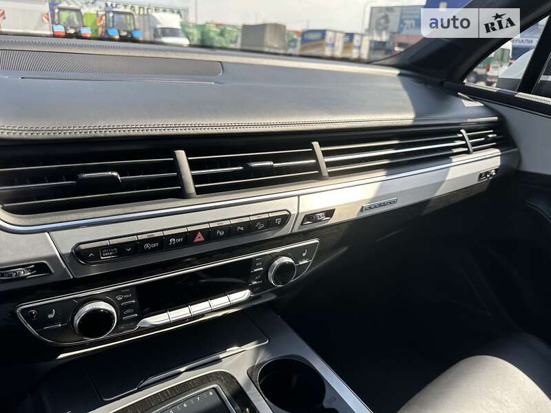 Позашляховик / Кросовер Audi Q7 2016 в Черкасах