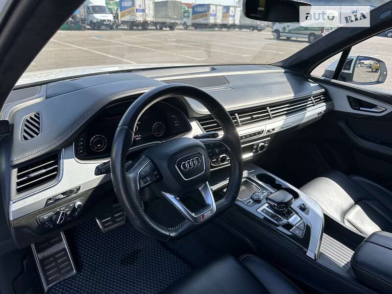 Позашляховик / Кросовер Audi Q7 2016 в Черкасах