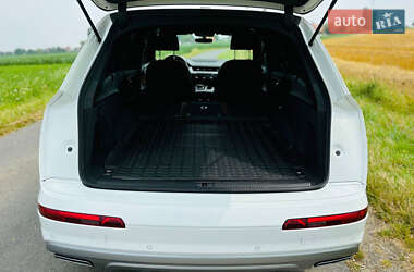 Внедорожник / Кроссовер Audi Q7 2017 в 