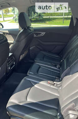 Внедорожник / Кроссовер Audi Q7 2016 в 