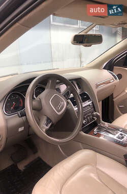 Позашляховик / Кросовер Audi Q7 2010 в 