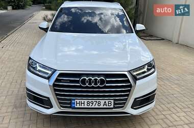 Позашляховик / Кросовер Audi Q7 2016 в 