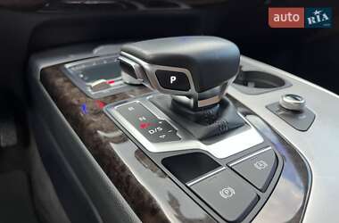 Позашляховик / Кросовер Audi Q7 2016 в 