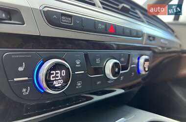 Позашляховик / Кросовер Audi Q7 2016 в 