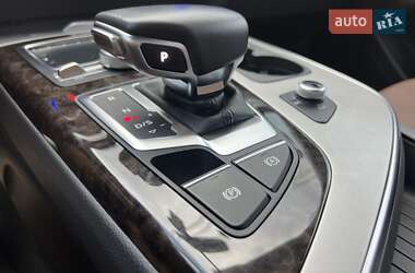 Позашляховик / Кросовер Audi Q7 2016 в 