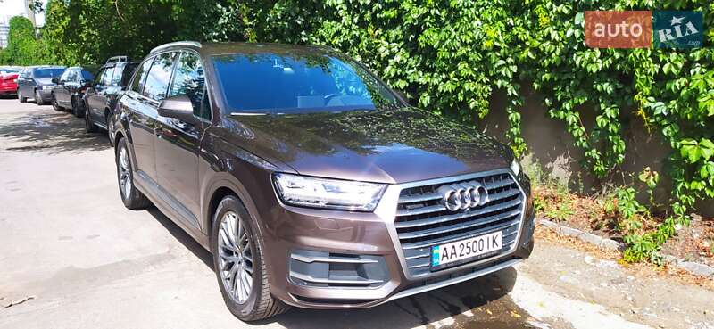 Внедорожник / Кроссовер Audi Q7 2016 в 