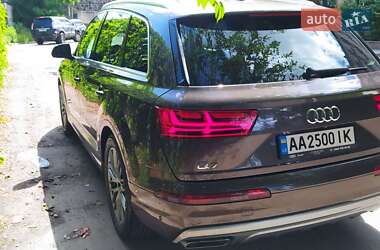 Внедорожник / Кроссовер Audi Q7 2016 в 