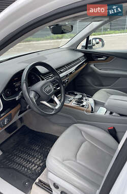 Внедорожник / Кроссовер Audi Q7 2016 в 