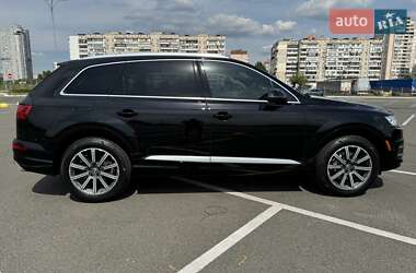 Внедорожник / Кроссовер Audi Q7 2016 в 