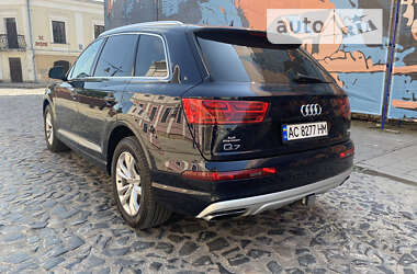 Внедорожник / Кроссовер Audi Q7 2017 в 