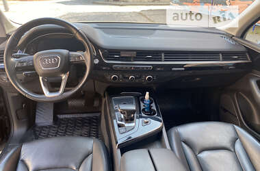 Внедорожник / Кроссовер Audi Q7 2017 в 