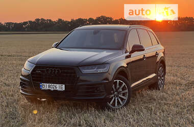 Позашляховик / Кросовер Audi Q7 2017 в Лубнах