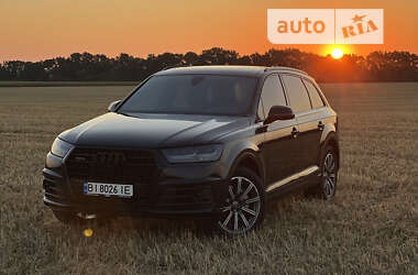 Позашляховик / Кросовер Audi Q7 2017 в Лубнах