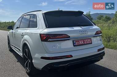 Позашляховик / Кросовер Audi Q7 2020 в 