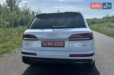 Позашляховик / Кросовер Audi Q7 2020 в 