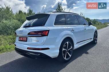 Позашляховик / Кросовер Audi Q7 2020 в 