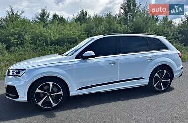 Позашляховик / Кросовер Audi Q7 2020 в 