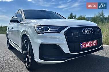 Позашляховик / Кросовер Audi Q7 2020 в 