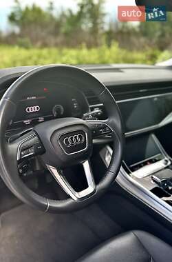 Позашляховик / Кросовер Audi Q7 2020 в 