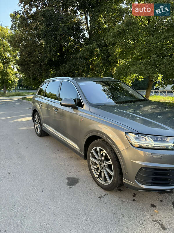 Внедорожник / Кроссовер Audi Q7 2015 в Каменец-Подольском