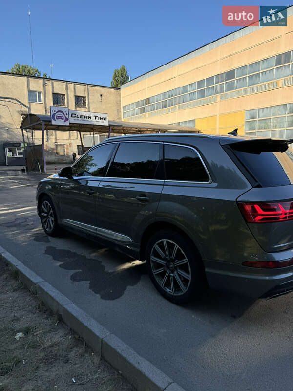 Внедорожник / Кроссовер Audi Q7 2015 в Каменец-Подольском