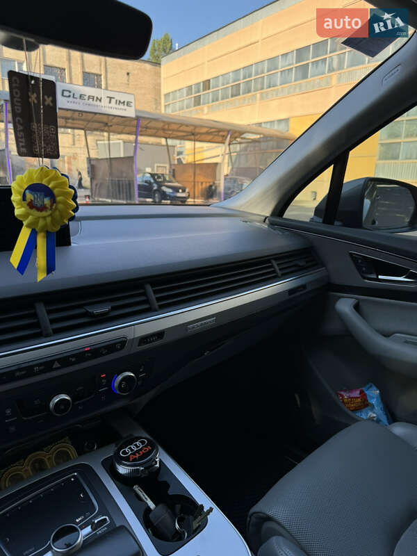Внедорожник / Кроссовер Audi Q7 2015 в Каменец-Подольском
