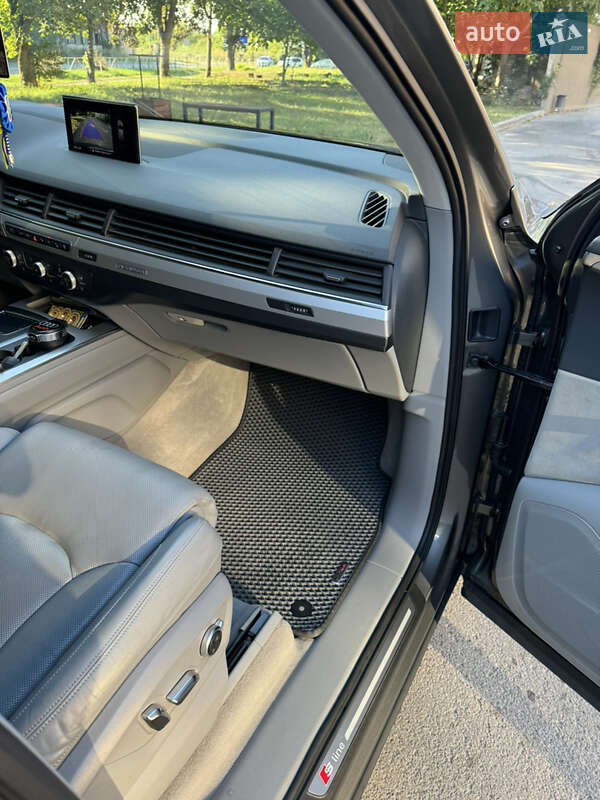 Внедорожник / Кроссовер Audi Q7 2015 в Каменец-Подольском