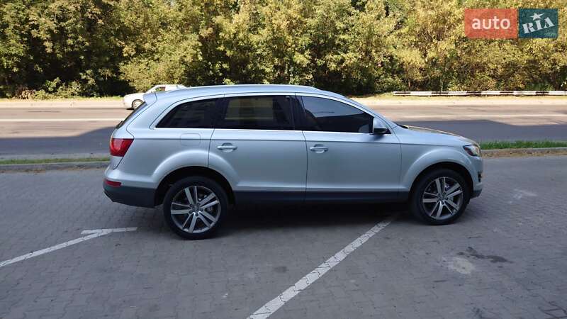 Позашляховик / Кросовер Audi Q7 2011 в Луцьку