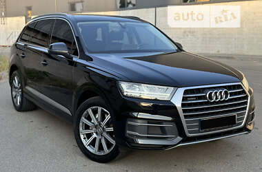 Внедорожник / Кроссовер Audi Q7 2016 в 