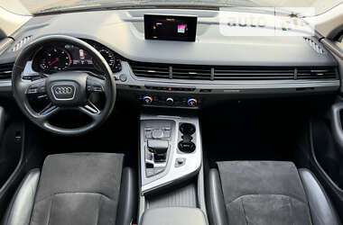 Внедорожник / Кроссовер Audi Q7 2016 в 