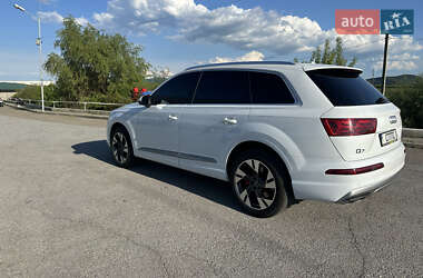Внедорожник / Кроссовер Audi Q7 2017 в 