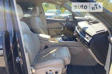 Позашляховик / Кросовер Audi Q7 2017 в 