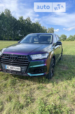 Позашляховик / Кросовер Audi Q7 2017 в 