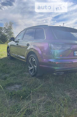 Позашляховик / Кросовер Audi Q7 2017 в 