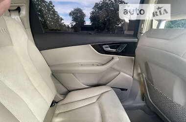 Позашляховик / Кросовер Audi Q7 2017 в 
